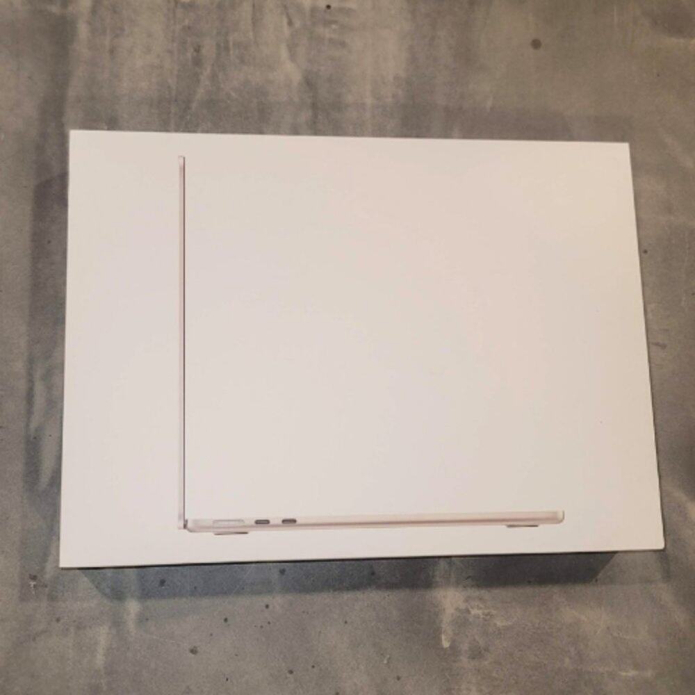 Apple 13.6 inch apple macbook air box with apple m2 chip 2022 256GB SSD